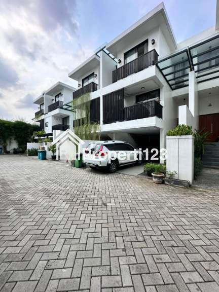 Dijual Rumah Dalam Townhouse Di Gandaria, Kebayoran Lama, Jakarta Selatan - 2