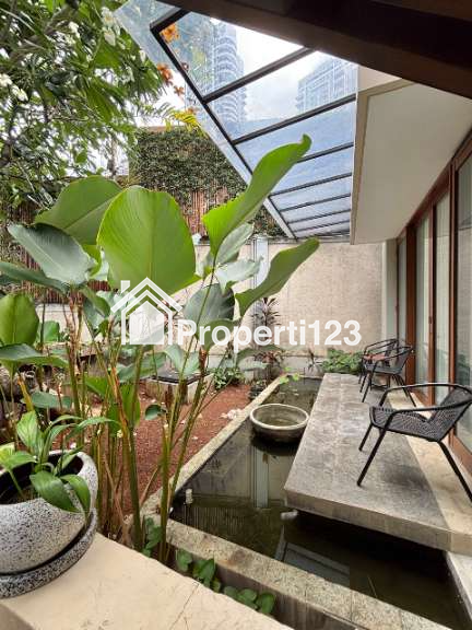 Dijual Rumah Luxury Desain Klasik Dalam Townhouse Di Kemang, Jakarta Selatan - 11