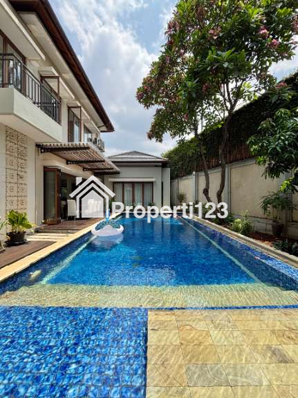 Dijual Rumah Luxury Desain Klasik Dalam Townhouse Di Kemang, Jakarta Selatan - 12