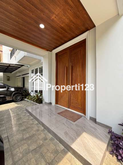 Dijual Rumah Brand New Dengan Classic Design Di Pondok Indah, Jakarta Selatan - 2