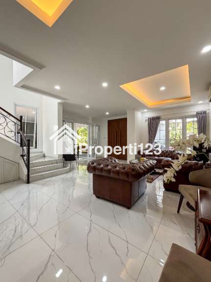 Dijual Rumah Brand New Dengan Classic Design Di Pondok Indah, Jakarta Selatan - 3