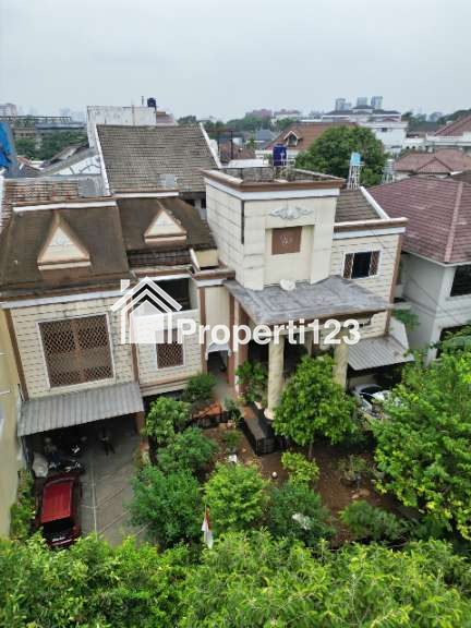 Diual Rumah Model Klasik Terawat Lokasi Jalan Utama Di Pondok Indah, Jakarta Selatan - 15