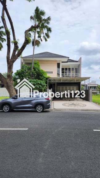 MURAH LUAS Dijual Rumah Royal Residence Rosenburg RAYA Luar Cluster - Row Jalan LEBAR 6 Mobil - 2