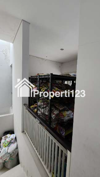 MURAH LUAS Dijual Rumah Royal Residence Rosenburg RAYA Luar Cluster - Row Jalan LEBAR 6 Mobil - 10