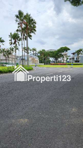 MURAH LUAS Dijual Rumah Royal Residence Rosenburg RAYA Luar Cluster - Row Jalan LEBAR 6 Mobil - 14