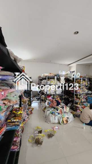 MURAH LUAS Dijual Rumah Royal Residence Rosenburg RAYA Luar Cluster - Row Jalan LEBAR 6 Mobil - 11