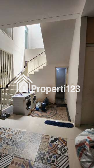 MURAH LUAS Dijual Rumah Royal Residence Rosenburg RAYA Luar Cluster - Row Jalan LEBAR 6 Mobil - 12