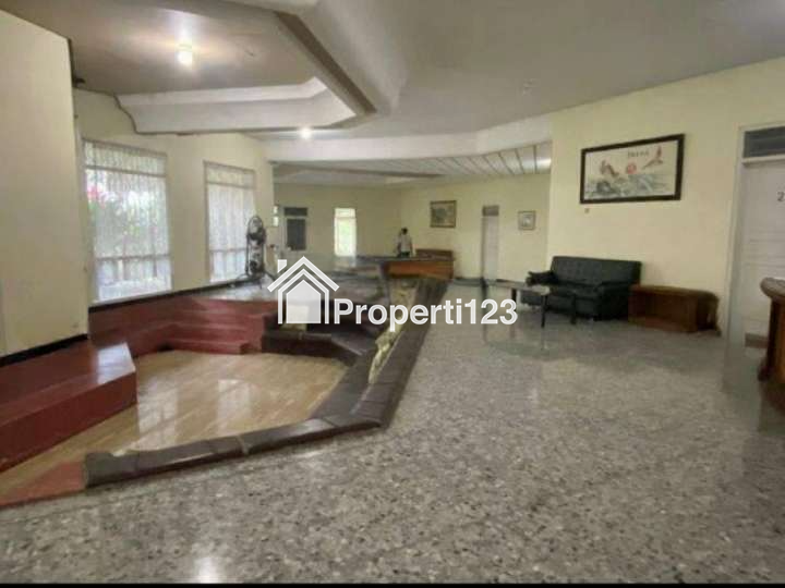 Dijual 2595 m2 Villa Jalan Pandaan - JATIM - STRATEGIS NOL Jalan RAYA  Bonus Kolam Renang , Lapangan Basket - 3