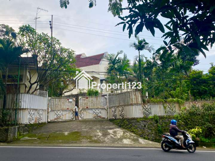 Dijual 2595 m2 Villa Jalan Pandaan - JATIM - STRATEGIS NOL Jalan RAYA  Bonus Kolam Renang , Lapangan Basket - 8