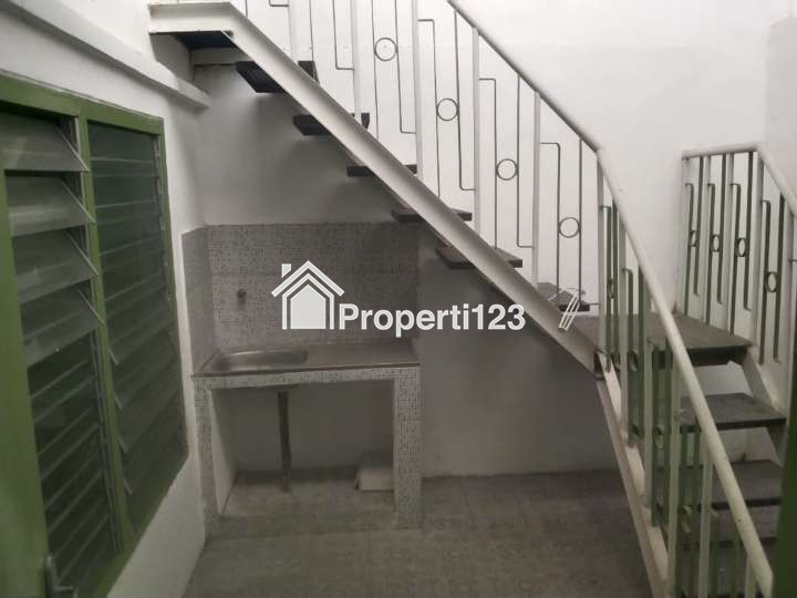 RUMAH LAMA BANGUNAN SANGAT TERAWAT Rumah 1 Lantai Nginden Intan Tengah Surabaya - 9