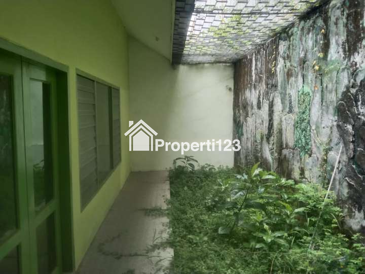 RUMAH LAMA BANGUNAN SANGAT TERAWAT Rumah 1 Lantai Nginden Intan Tengah Surabaya - 7