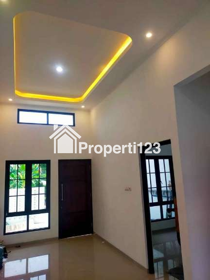 RUMAH PERKOTAAN DI SEMARANG BARAT SUPER STRATEGIS DEKAT PUSAT PERBELANJAAN - 2