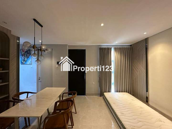 Dijual Cepat Rumah Grand Pakuwon Cluster Gladstone Surabaya Barat Full Furnish - 8