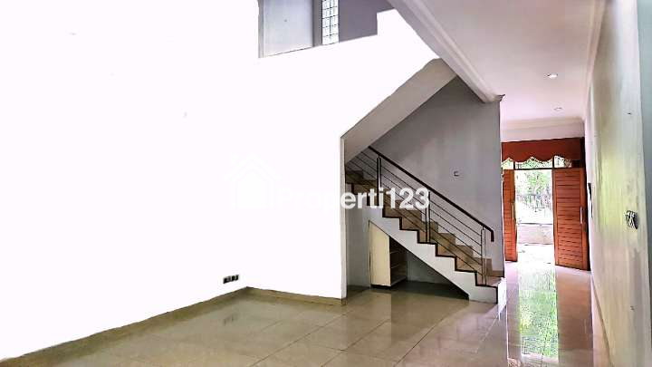 Disewakan Rumah 2 Lantai di Pusat Jakarta Senayan, Bisa untuk Kantor - 3
