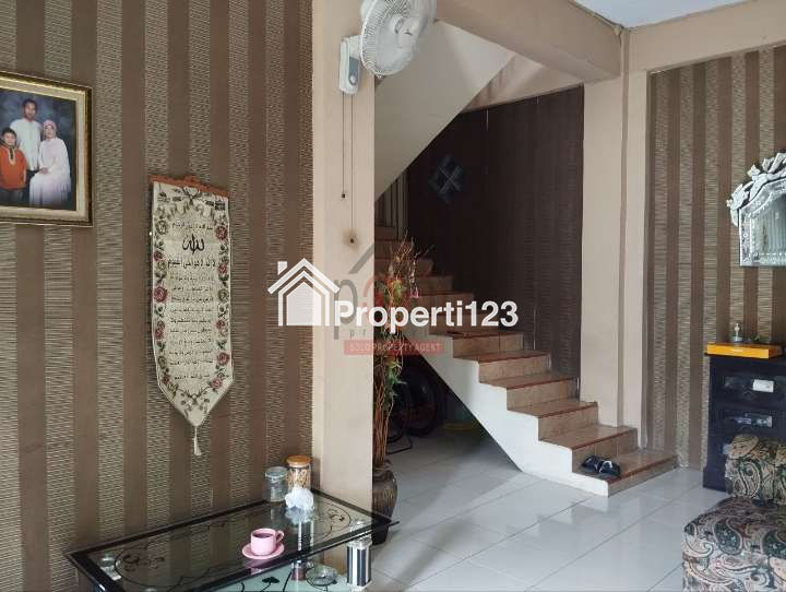 Rumah 2 Lantai Siap Huni Posisi Hook Tengah Kota Solo - 4