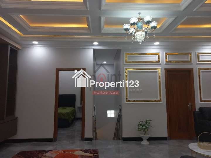 Rumah Mewah Modern 2 Lantai Full Furnished dalam Perumahan Cluster Elite Solo Baru - 8