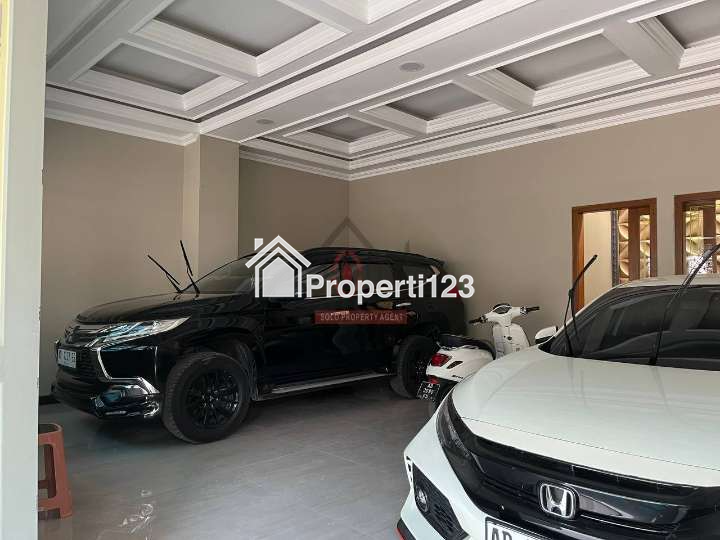 Rumah Mewah Modern 2 Lantai Full Furnished dalam Perumahan Cluster Elite Solo Baru - 4