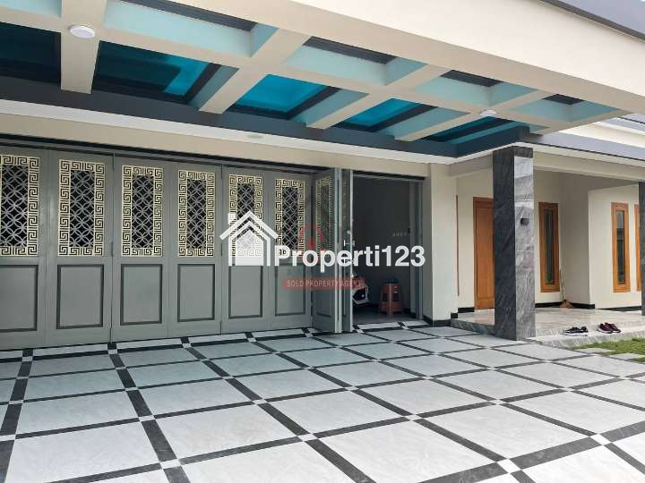 Rumah Mewah Modern 2 Lantai Full Furnished dalam Perumahan Cluster Elite Solo Baru - 5