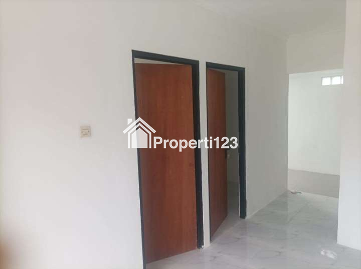 Rumah baru selesai FULL RENOVASI depan taman bermain dan pos gate cluster - 3