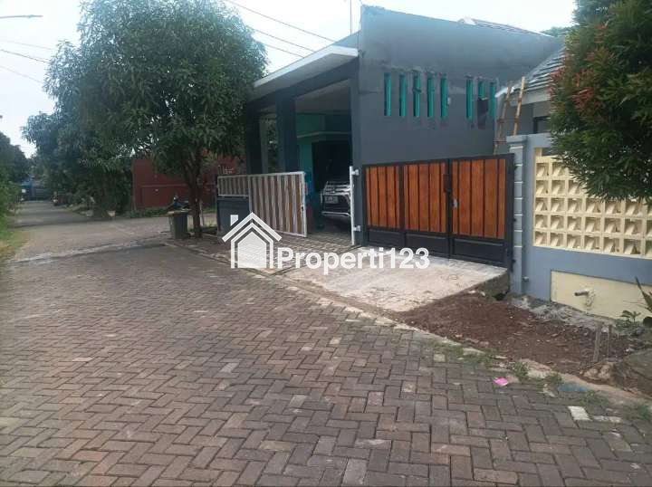 Rumah baru selesai FULL RENOVASI depan taman bermain dan pos gate cluster - 4