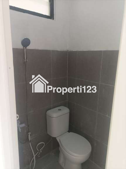 Rumah baru selesai FULL RENOVASI depan taman bermain dan pos gate cluster - 6
