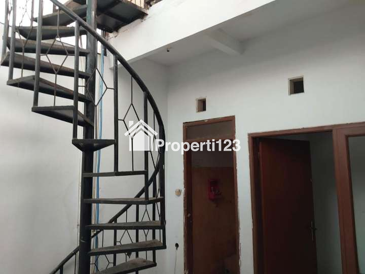 Disewakan Rumah Cukup Luas, Aman, dan Nyaman di TKI 2 Bandung - 4