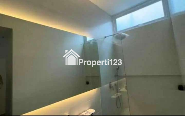 Rumah Semi Furnished Baru Gress Lokasi Mojoklanggru Gubeng Surabaya - 12