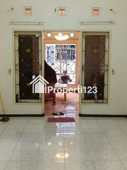 Dijual Rumah Semi Furnished di Jalan Lebak Rejo Surabaya Utara - 6