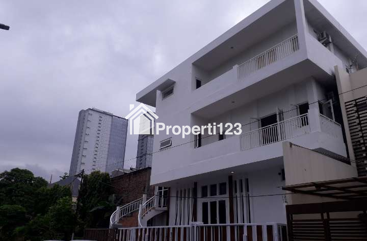 Dijual Rumah 3 Lantai Siap Huni, Villa Pondok Indah, Arteri Pondok Indah, Kebayoran Lama, Jakarta Selatan - 2