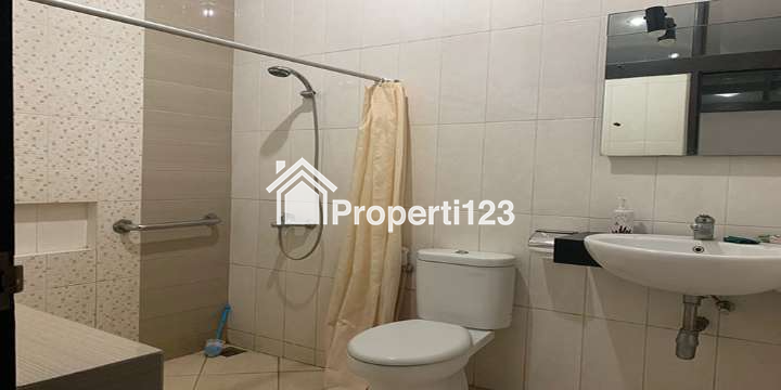 RUMAH 2 LANTAI UNTUK KANTOR ATAU TEMPAT KURSUS SAYAP JL. RIAU MARTADINATA BANDUNG - 5