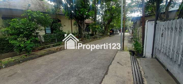 RUMAH 2 LANTAI UNTUK KANTOR ATAU TEMPAT KURSUS SAYAP JL. RIAU MARTADINATA BANDUNG - 12