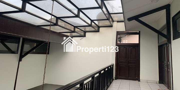 RUMAH 2 LANTAI UNTUK KANTOR ATAU TEMPAT KURSUS SAYAP JL. RIAU MARTADINATA BANDUNG - 7