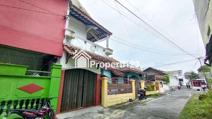 Kost Aktif Full Penghuni Lokasi Strategis dekat Kampus dan Sekolah Negeri Ternama di Kota Solo - 2
