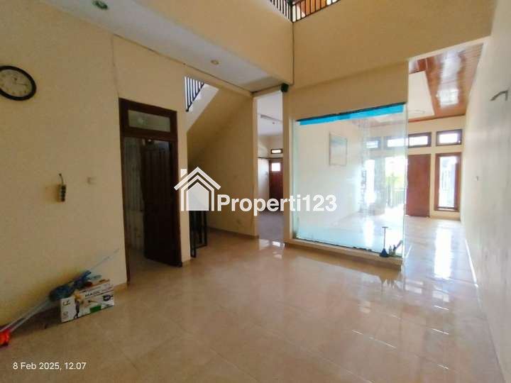 Rumah Mewah 2 Lantai Siap Huni dekat Rumah Jokowi di Banyuanyar Solo - 9