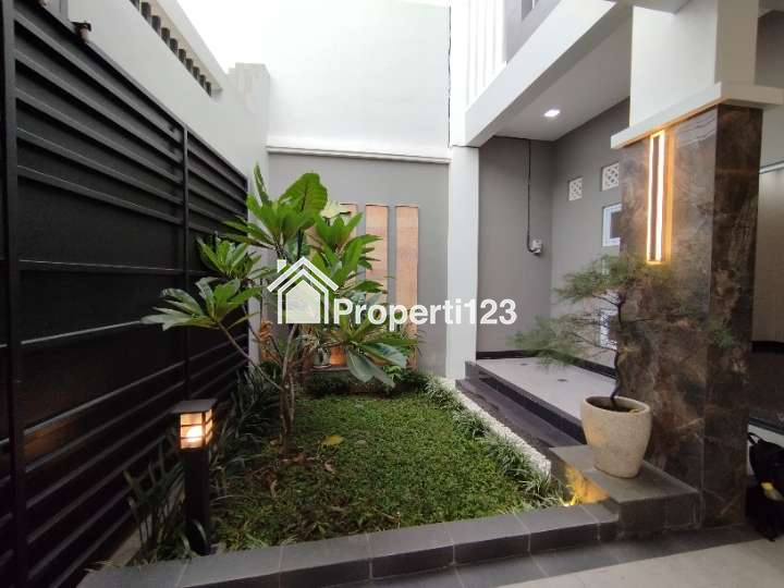 Rumah Mewah Baru 2 Lantai Semi Furnished Siap Huni di Mojosongo Jebres Solo - 7