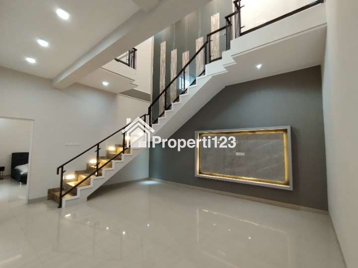 Rumah Mewah Baru 2 Lantai Semi Furnished Siap Huni di Mojosongo Jebres Solo - 8