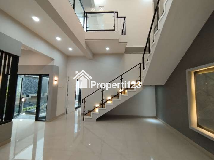 Rumah Mewah Baru 2 Lantai Semi Furnished Siap Huni di Mojosongo Jebres Solo - 12