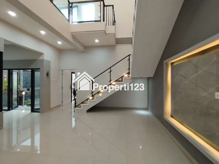 Rumah Mewah Baru 2 Lantai Semi Furnished Siap Huni di Mojosongo Jebres Solo - 6