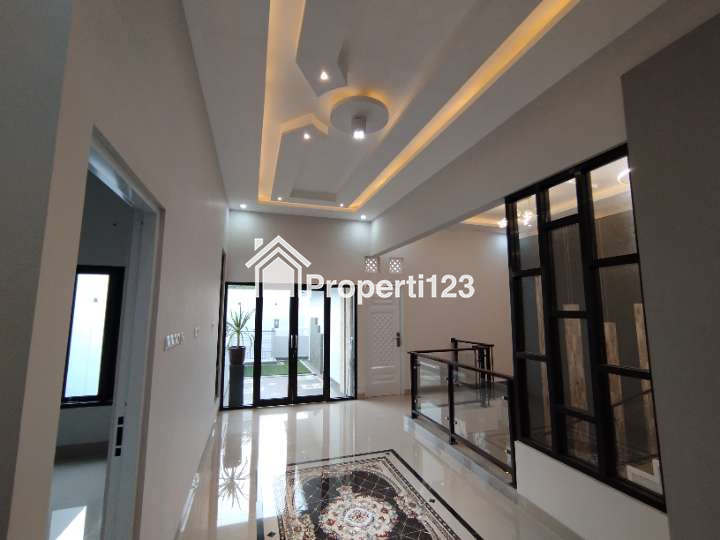 Rumah Mewah Baru 2 Lantai Semi Furnished Siap Huni di Mojosongo Jebres Solo - 14