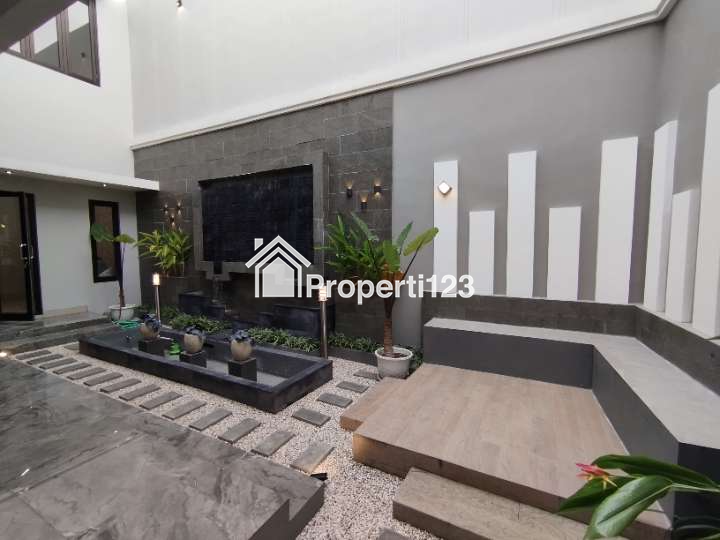Rumah Mewah Baru 2 Lantai Semi Furnished Siap Huni di Mojosongo Jebres Solo - 5