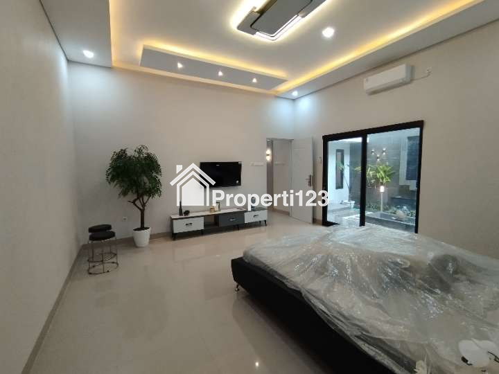 Rumah Mewah Baru 2 Lantai Semi Furnished Siap Huni di Mojosongo Jebres Solo - 11