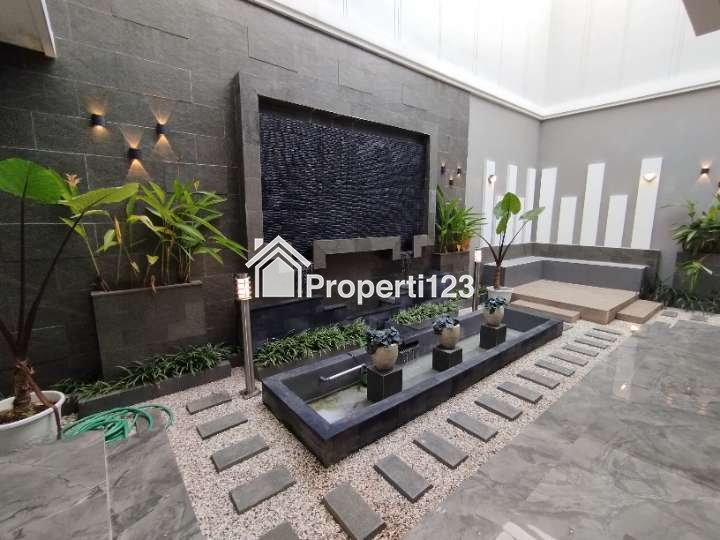 Rumah Mewah Baru 2 Lantai Semi Furnished Siap Huni di Mojosongo Jebres Solo - 3