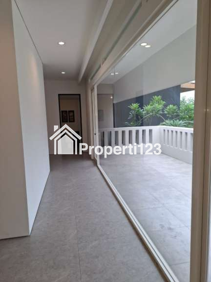 New Private Pool Rumah Graha Family Surabaya Full Furnish Desain Interior Dekat Pakuwon Indah, Citraland, Royal Residence, Dian Istana - 13