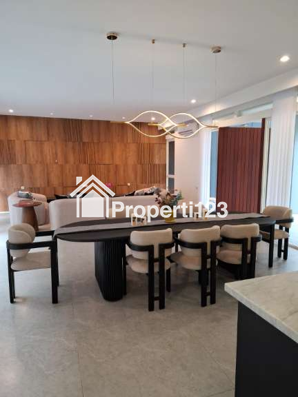 New Private Pool Rumah Graha Family Surabaya Full Furnish Desain Interior Dekat Pakuwon Indah, Citraland, Royal Residence, Dian Istana - 6