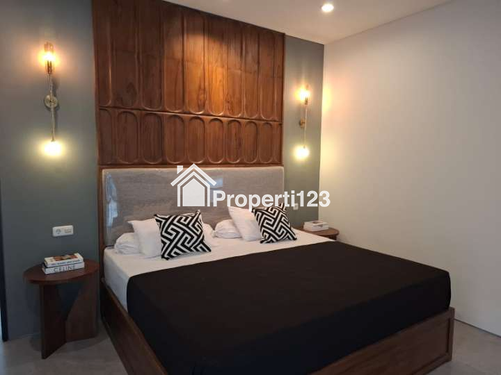 New Private Pool Rumah Graha Family Surabaya Full Furnish Desain Interior Dekat Pakuwon Indah, Citraland, Royal Residence, Dian Istana - 10