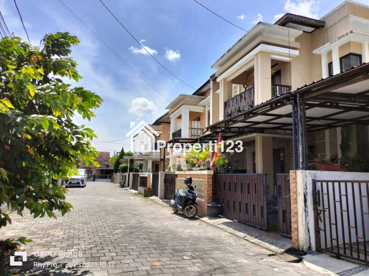 Rumah mewah 4 kamar di jalan raya tajem dekat Budi Mulia sleman yogyakarta - 2