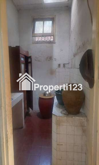 RUMAH KOLONIAL HITUNG TANAH DI PUSAT KOTA BANDUNG - 11