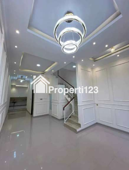 Rumah Baru Minimalis Modern di Komplek Ketintang Madya Surabaya Selatan - 2
