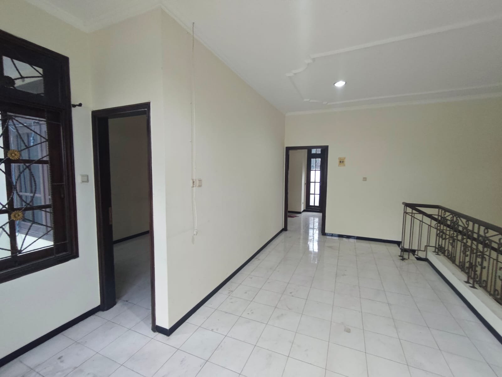 Dijual Rumah 2 Lantai Siap Huni Di Perumahan Dharmahusada Mas Mulyorejo Surabaya - 8