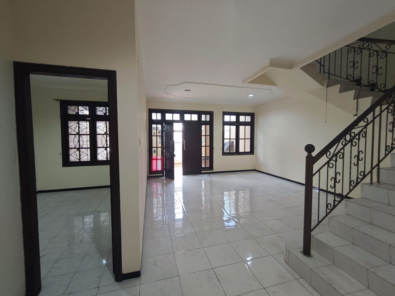 Dijual Rumah 2 Lantai Siap Huni Di Perumahan Dharmahusada Mas Mulyorejo Surabaya - 6
